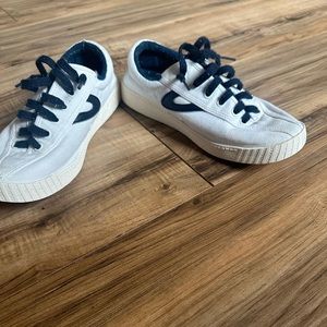 Tretorn tennis shoes